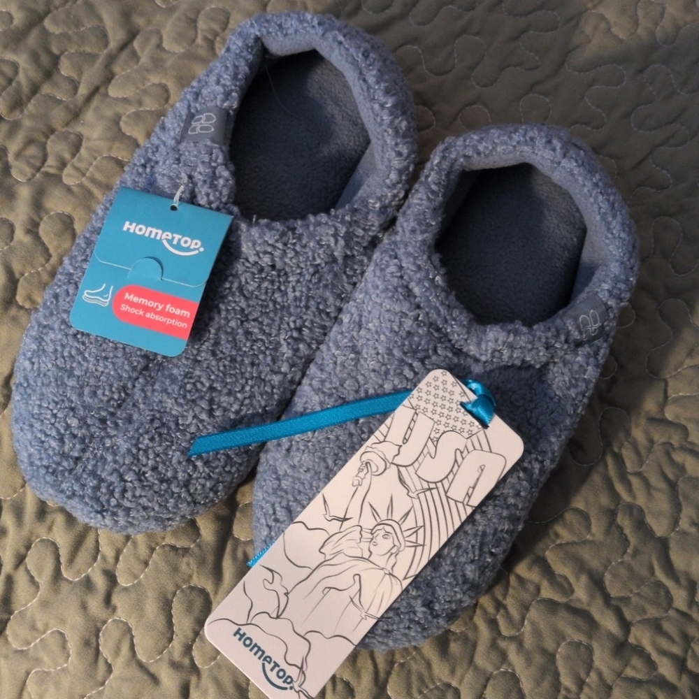 HomeTop women's Fuzzy House Shoes size 7-8  BNWT